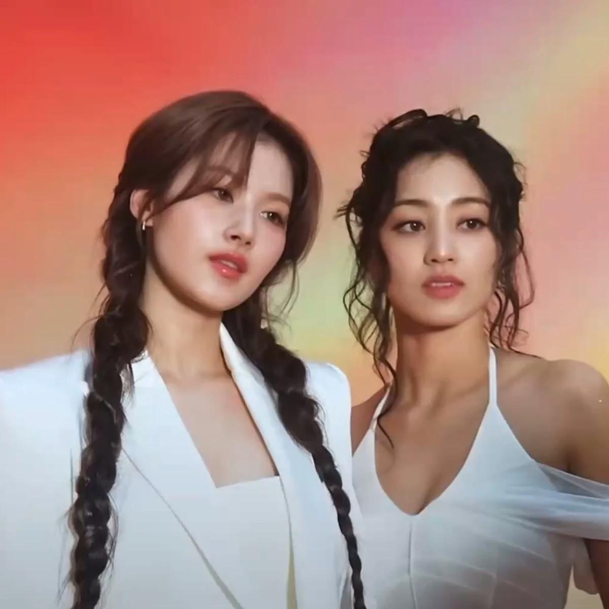 Minatozaki Sana and Park Jihyo thumbnail