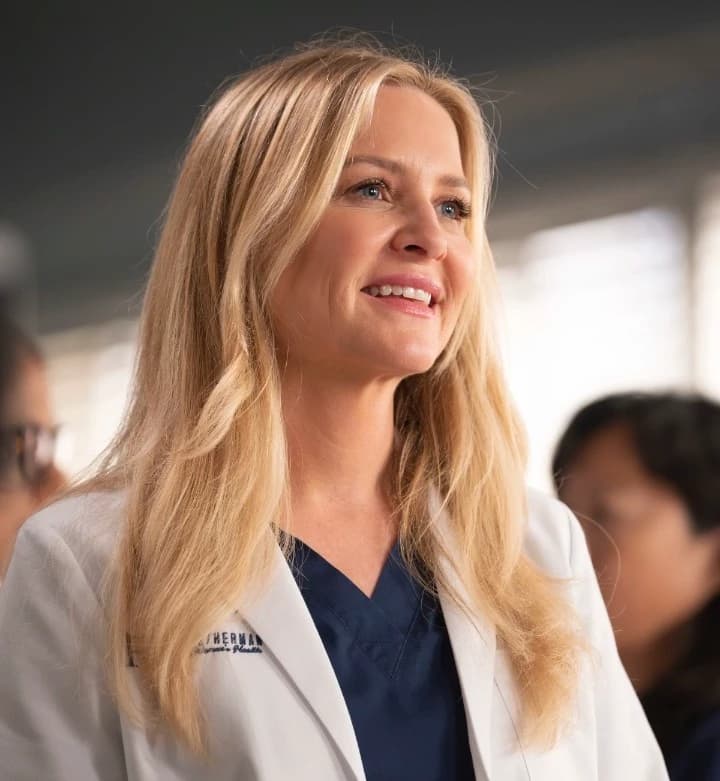 Arizona Robbins thumbnail