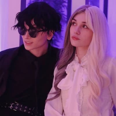 Christian and Gwen De La Mar thumbnail