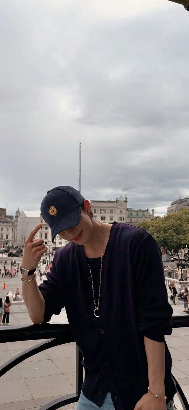 Hwang Hyunjin thumbnail