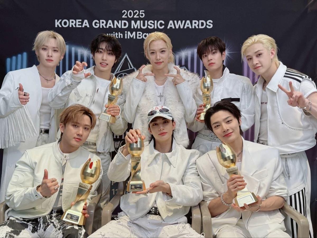 Stray kids thumbnail