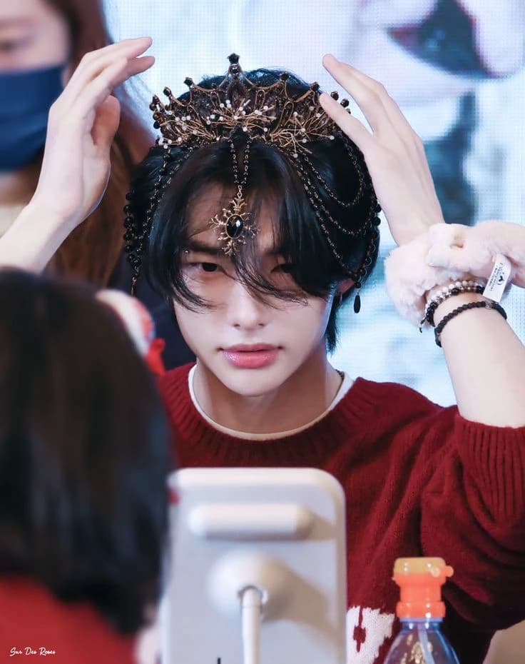 Hwang Hyunjin 👑 thumbnail