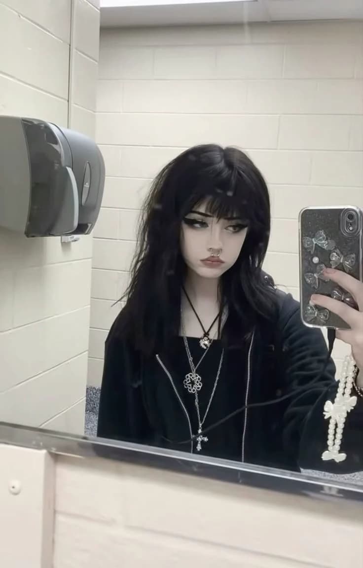 Katy Andersen 🖤🖤🖤 thumbnail