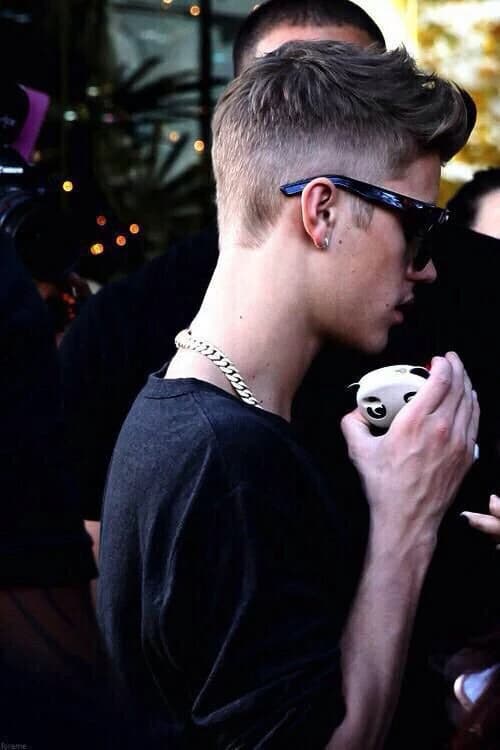 Justin Bieber - you climbed the building to see your idol. thumbnail