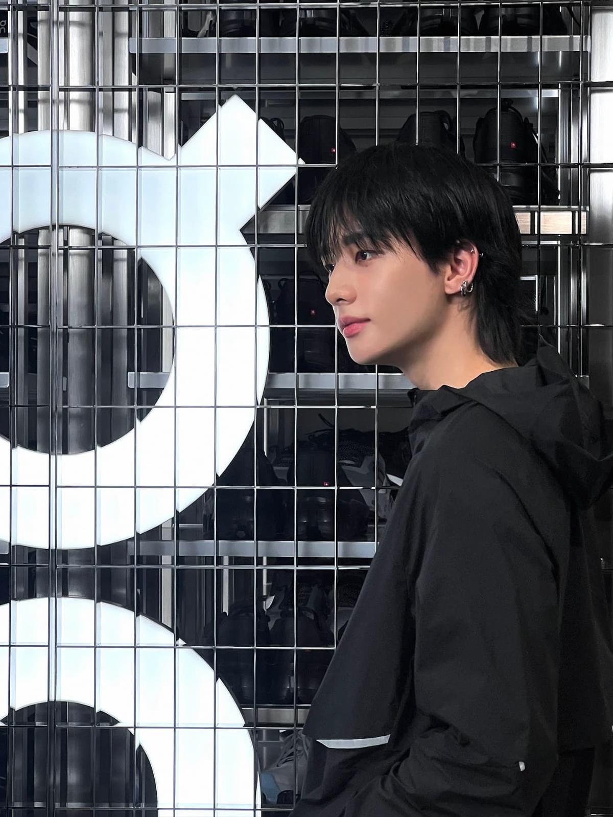 Hwang Hyunjin. thumbnail