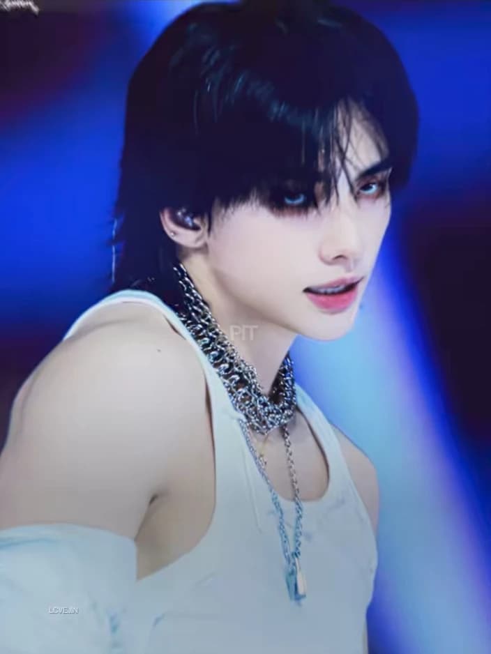 Hwang Hyunjin thumbnail