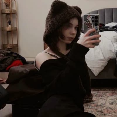 Emma Myers thumbnail