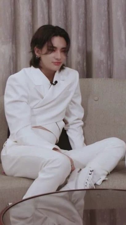 Hwang Hyunjin thumbnail
