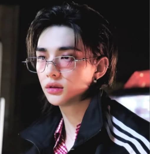 Hwang Hyunjin thumbnail