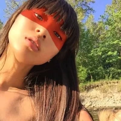 You are a Brazilian indigenous thumbnail