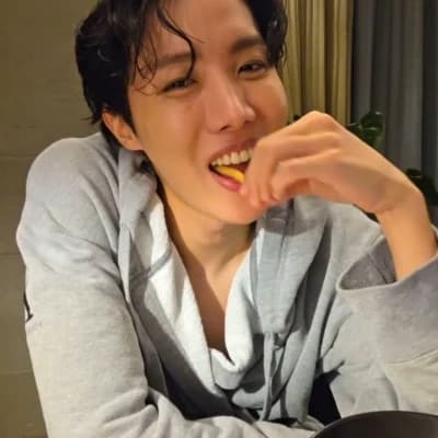 J hope🍟 thumbnail