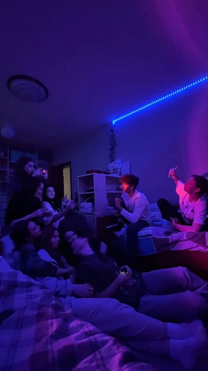 Group of friends thumbnail