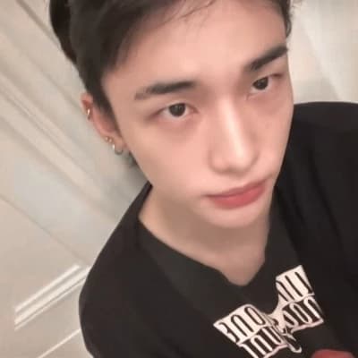 Hwang Hyunjin thumbnail