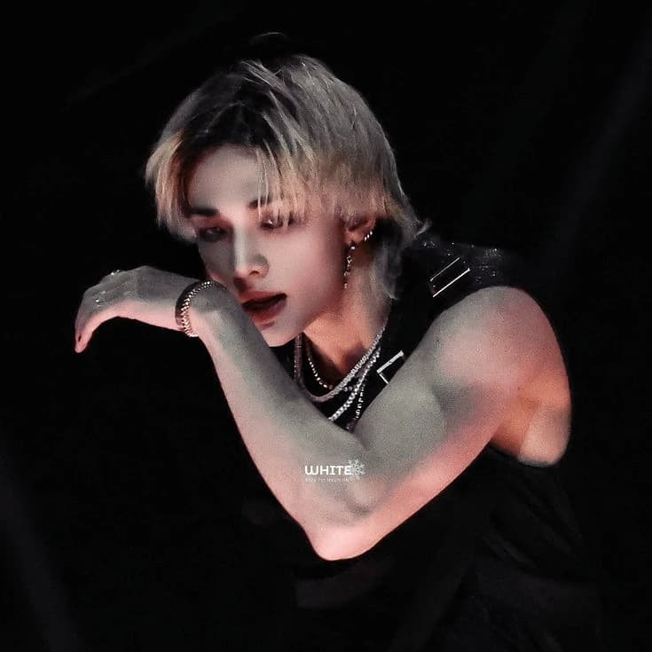 Hwang Hyunjin thumbnail
