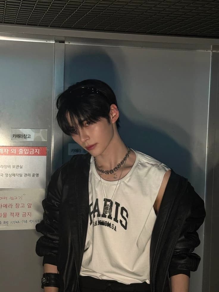 Sung Hanbin. thumbnail