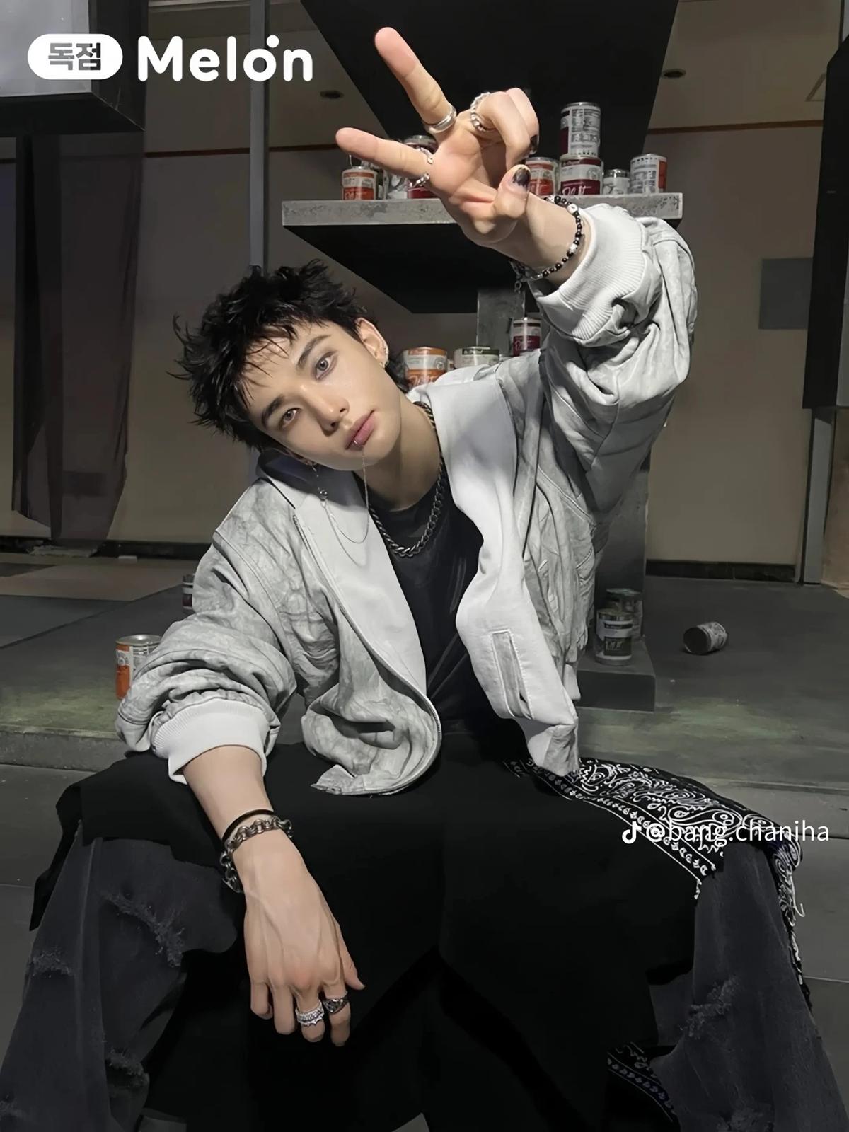 Hwang Hyunjin thumbnail