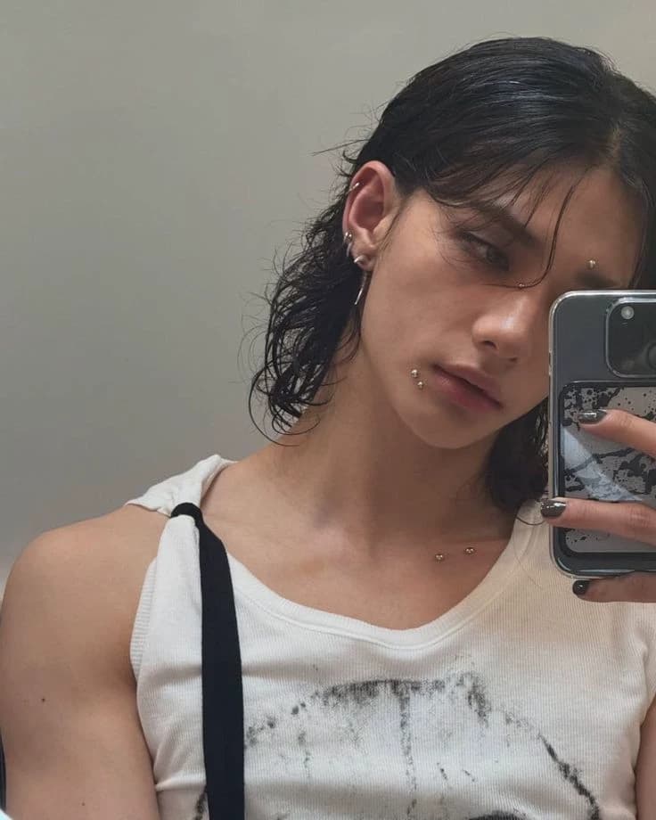 HWANG HYUNJIN thumbnail