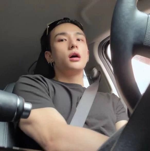 Hwang Hyunjin thumbnail