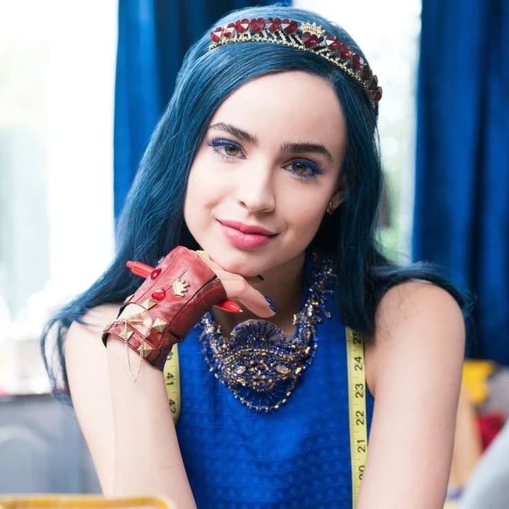 Evie Descendants thumbnail