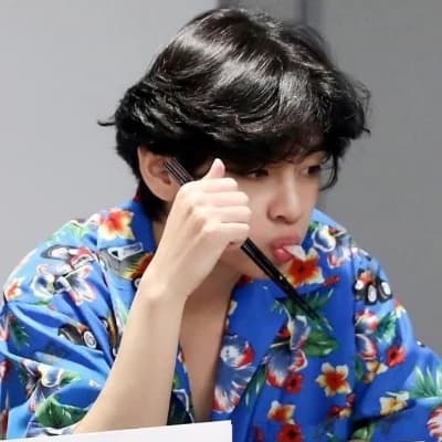 Kim Taehyung (V) thumbnail