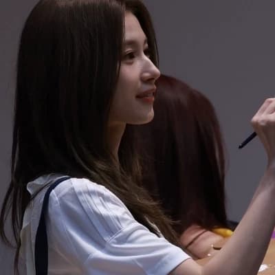 Minatozaki Sana (GL) thumbnail