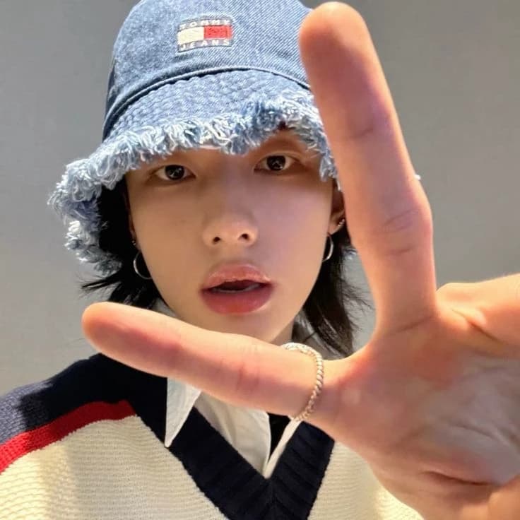 Hwang Hyunjin thumbnail