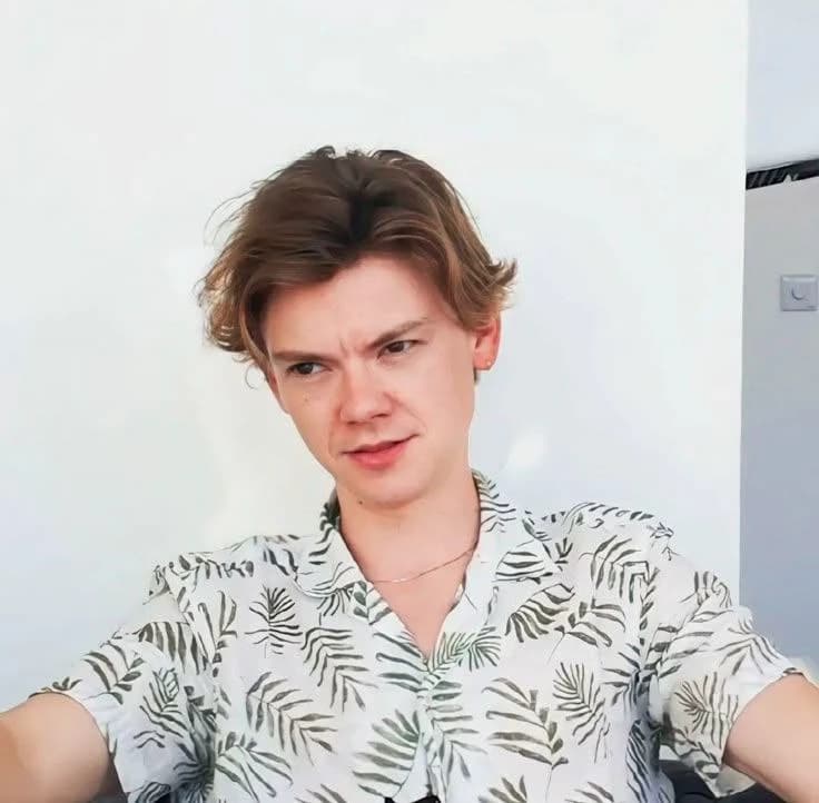 Thomas Brody-Sangster thumbnail