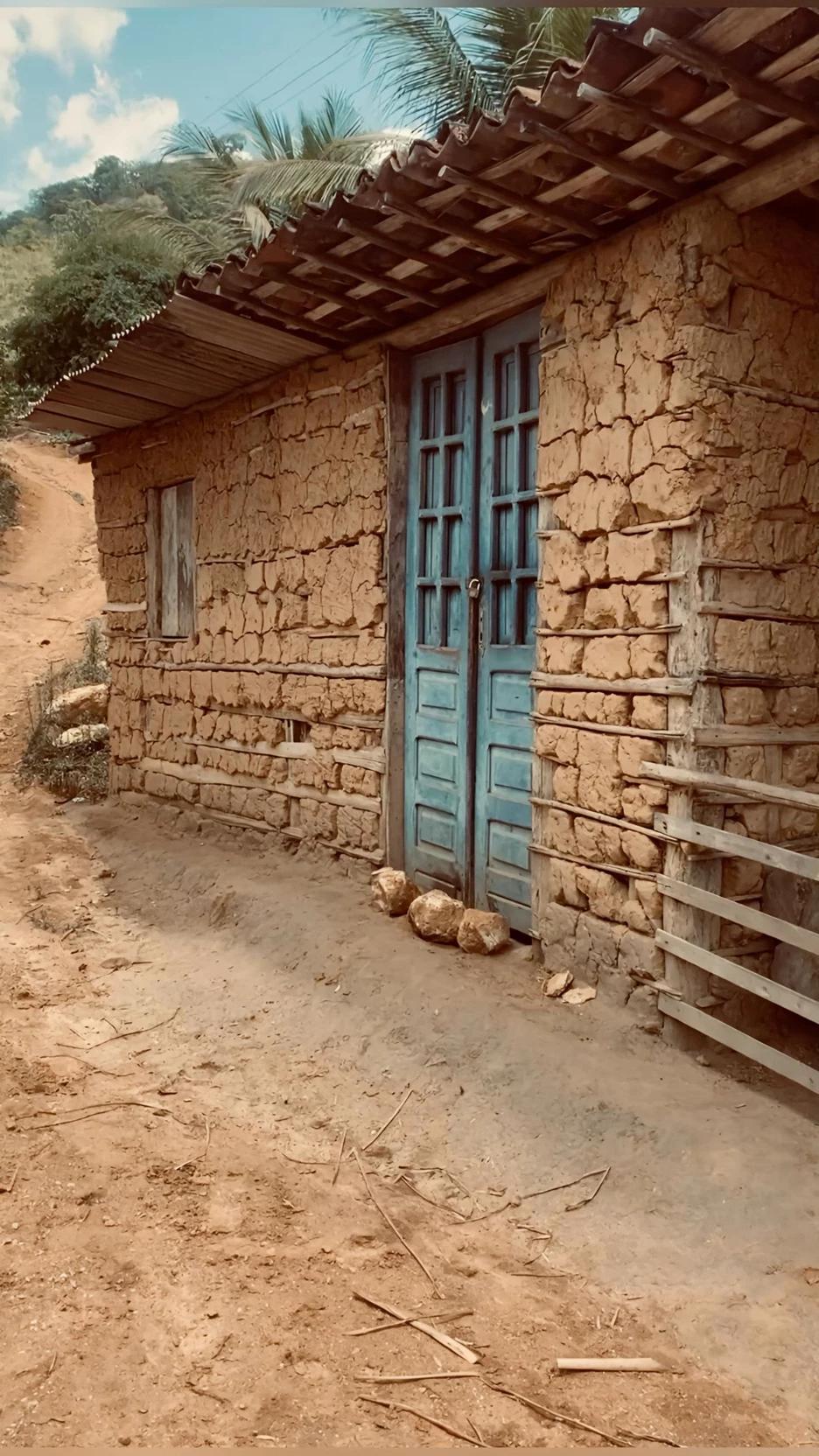 The López Family and their Neighbor thumbnail