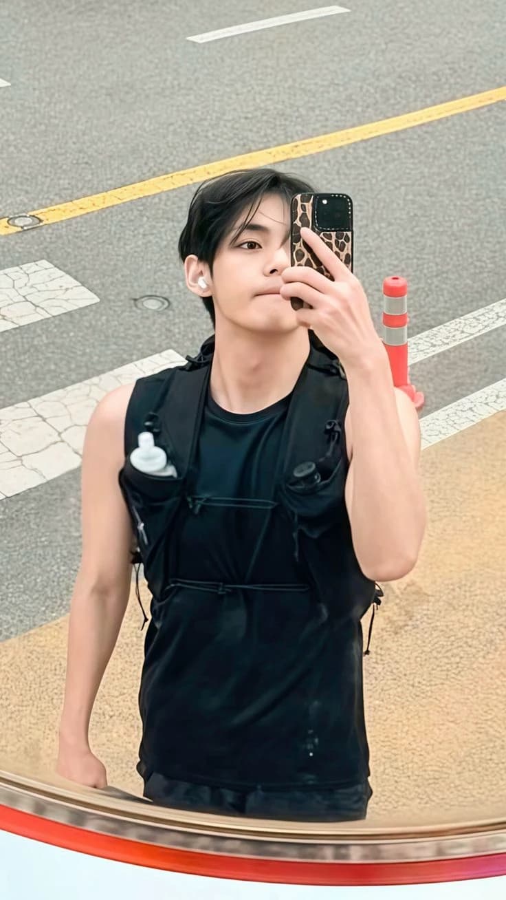 Kim Taehyung thumbnail