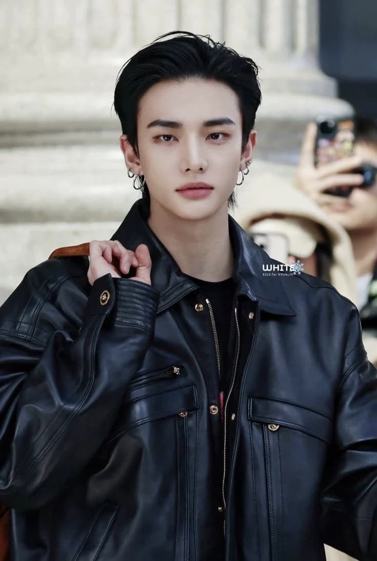 Hwang Hyunjin thumbnail