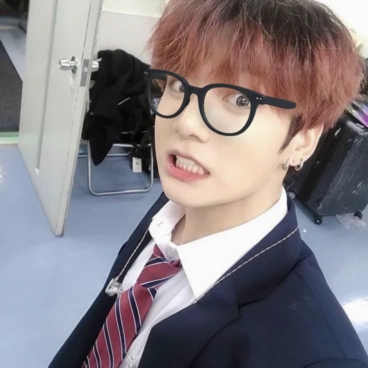 Jeon Jungkook. Nerd 🤓 thumbnail