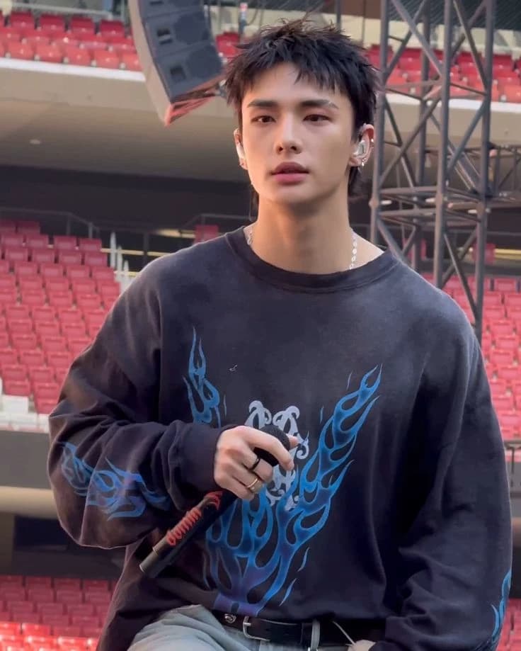Hwang Hyujin thumbnail