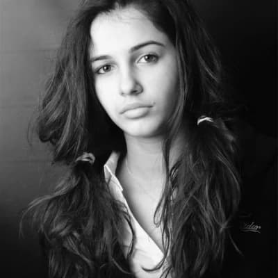 Naomi Scott thumbnail