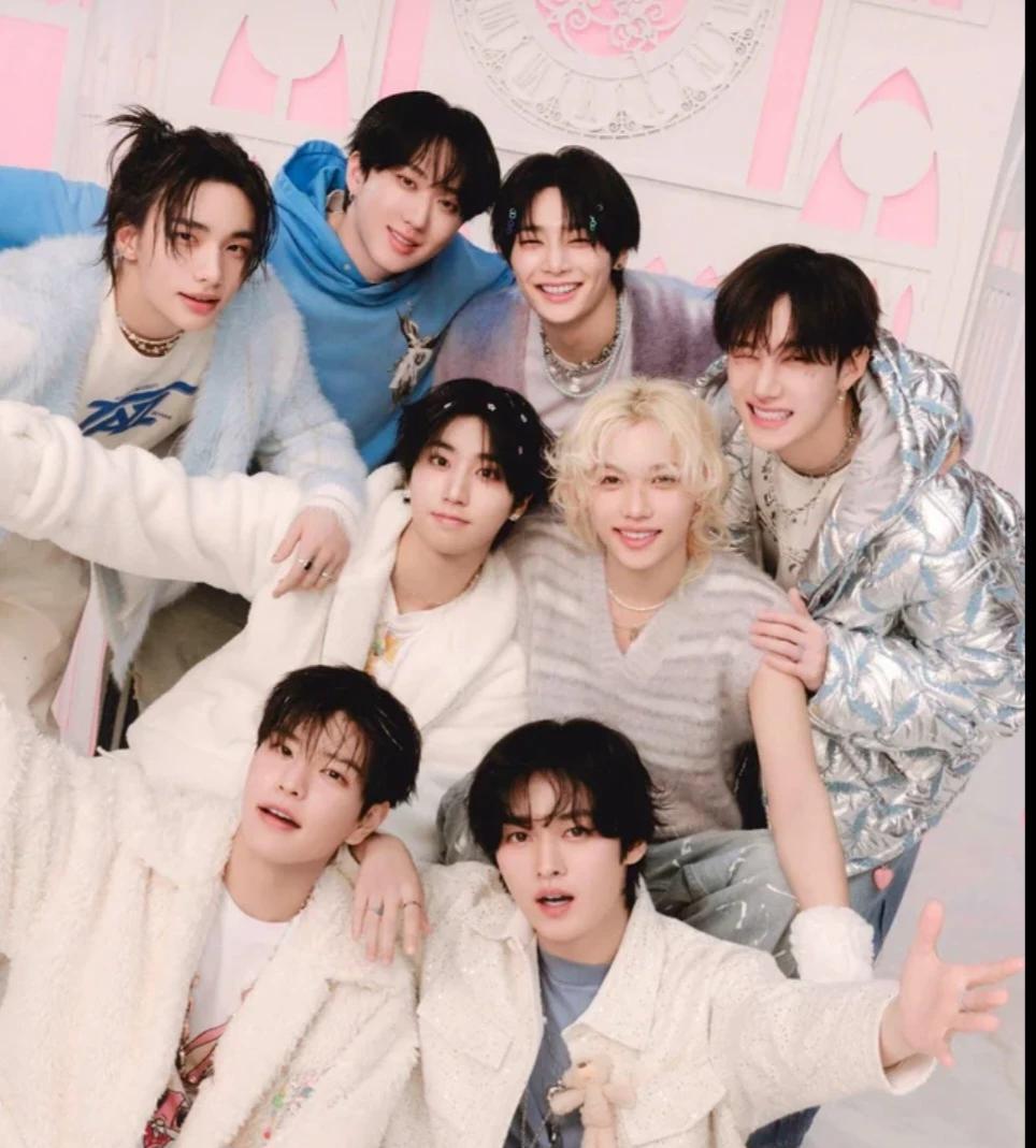 STRAY KIDŜ thumbnail