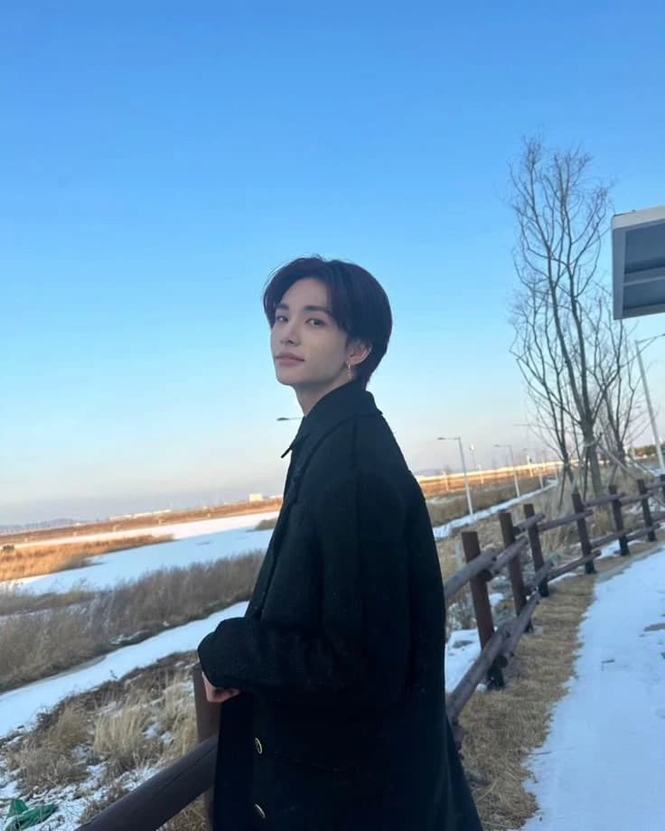 Hwang Hyunjin thumbnail