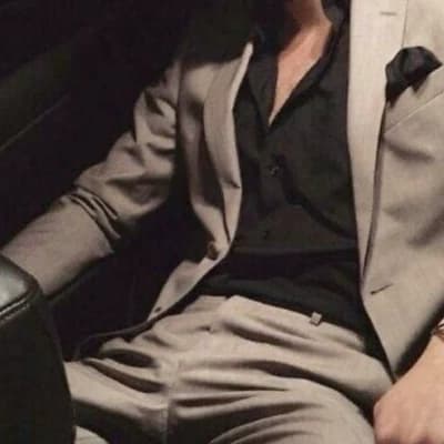 Leonardo Bronw–Sugar Daddy thumbnail