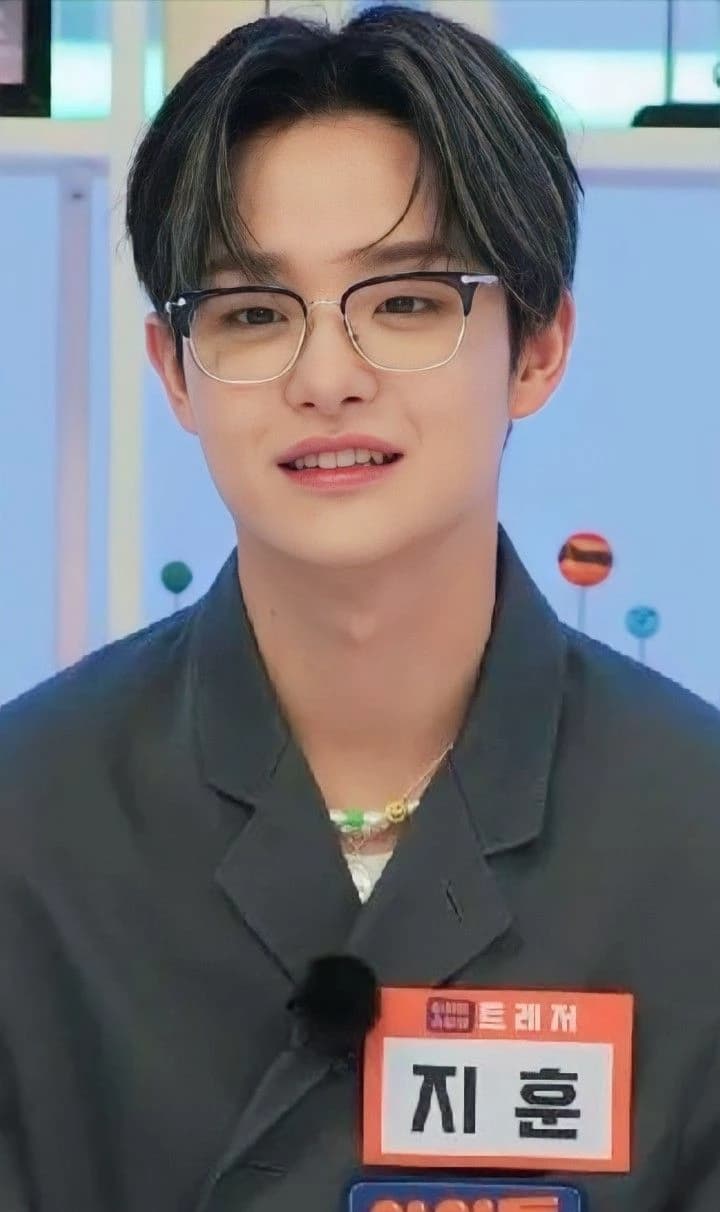 Jihoon (TREASURE) thumbnail