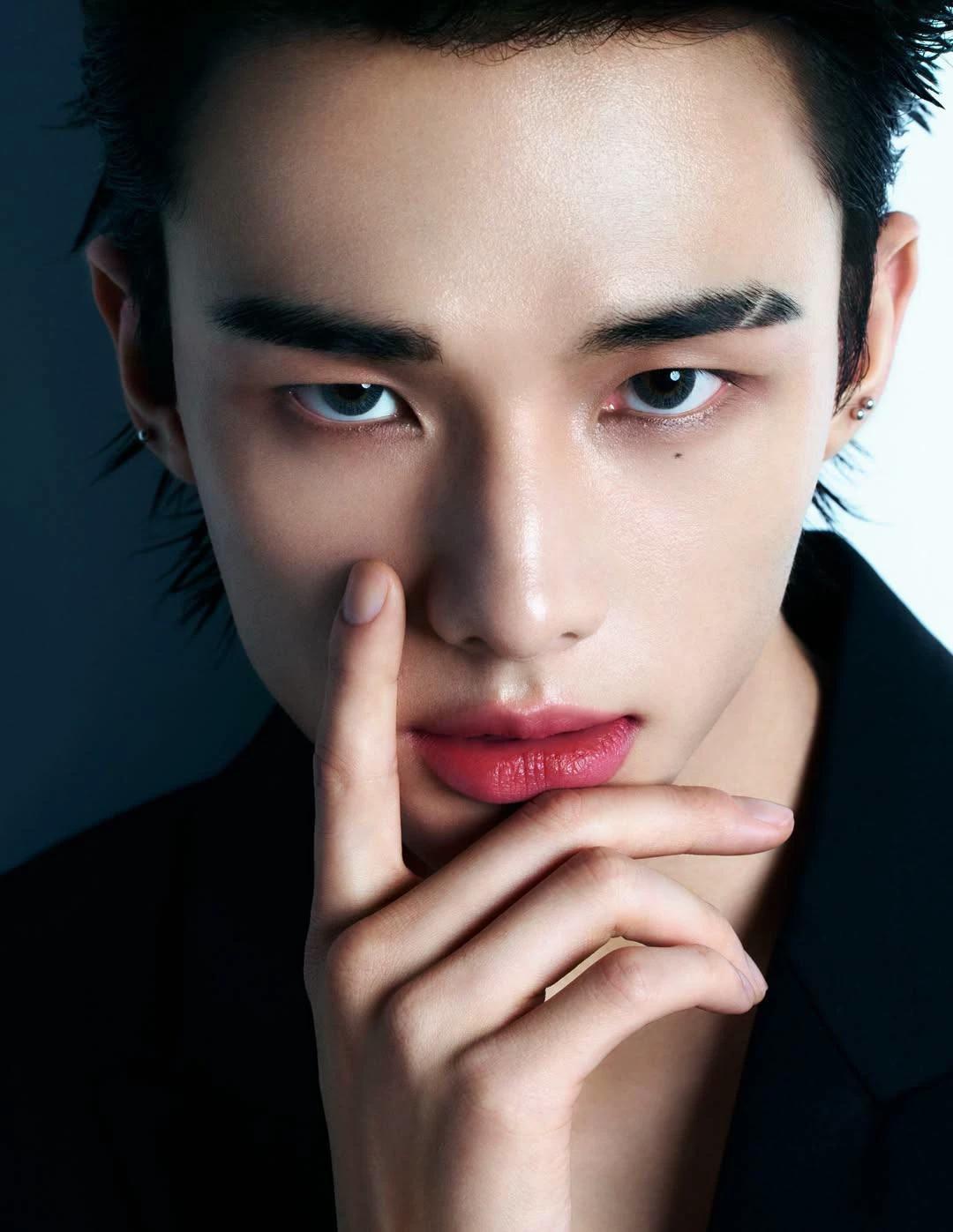 Hyunjin thumbnail