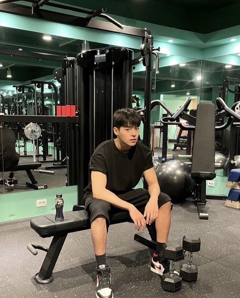 Go Yoon-hwan (ryeoun) thumbnail