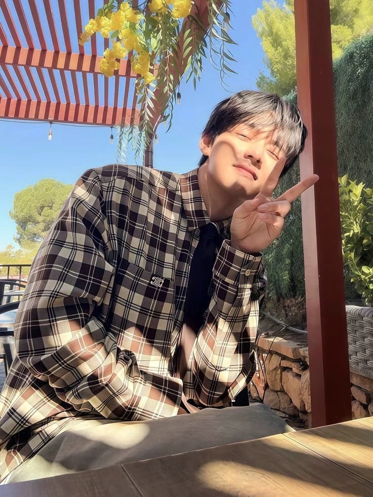 Kim Taehyung  thumbnail