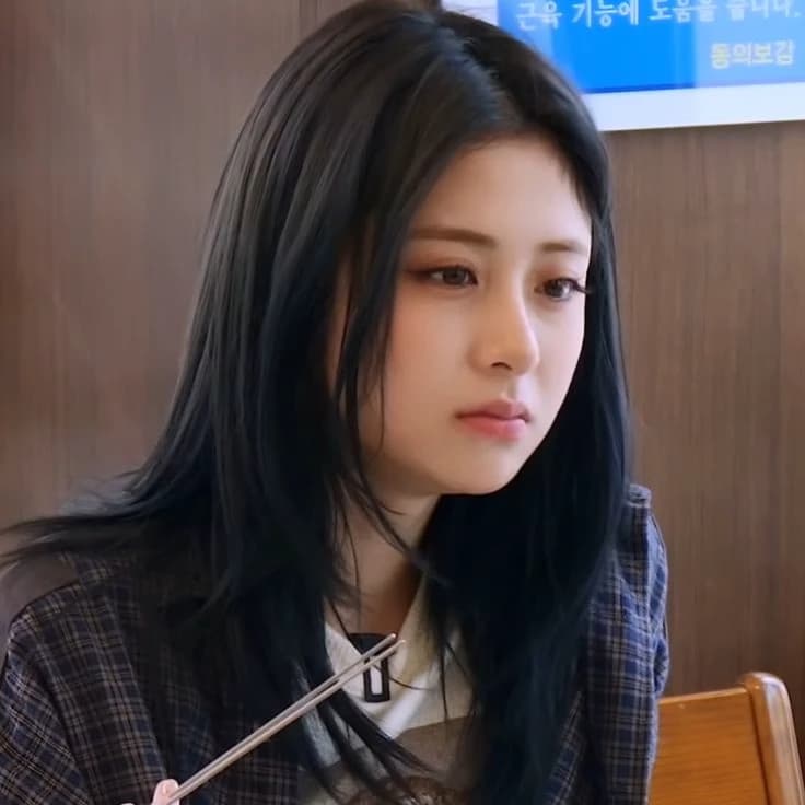 Huh Yunjin thumbnail