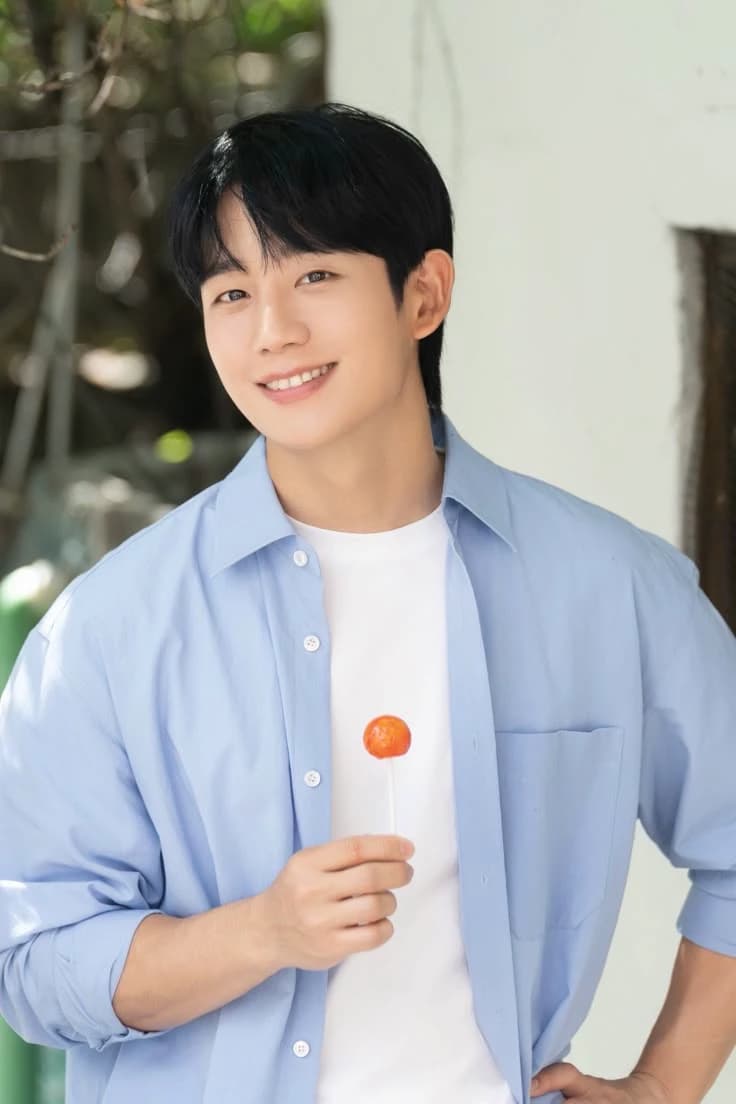 Jung Hae-In thumbnail