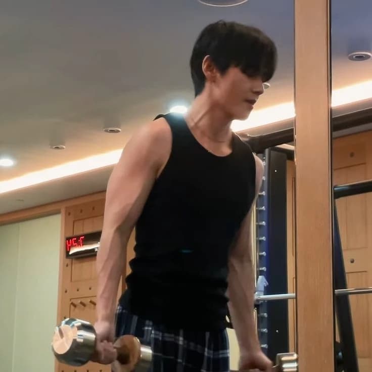 Kim Taehyung thumbnail
