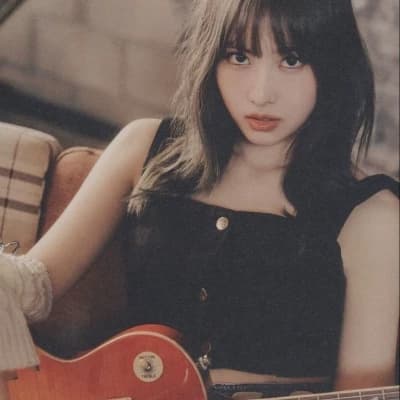 Hirai Momo thumbnail