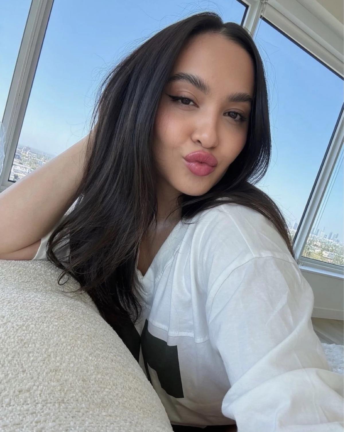 Stella Hudgens thumbnail