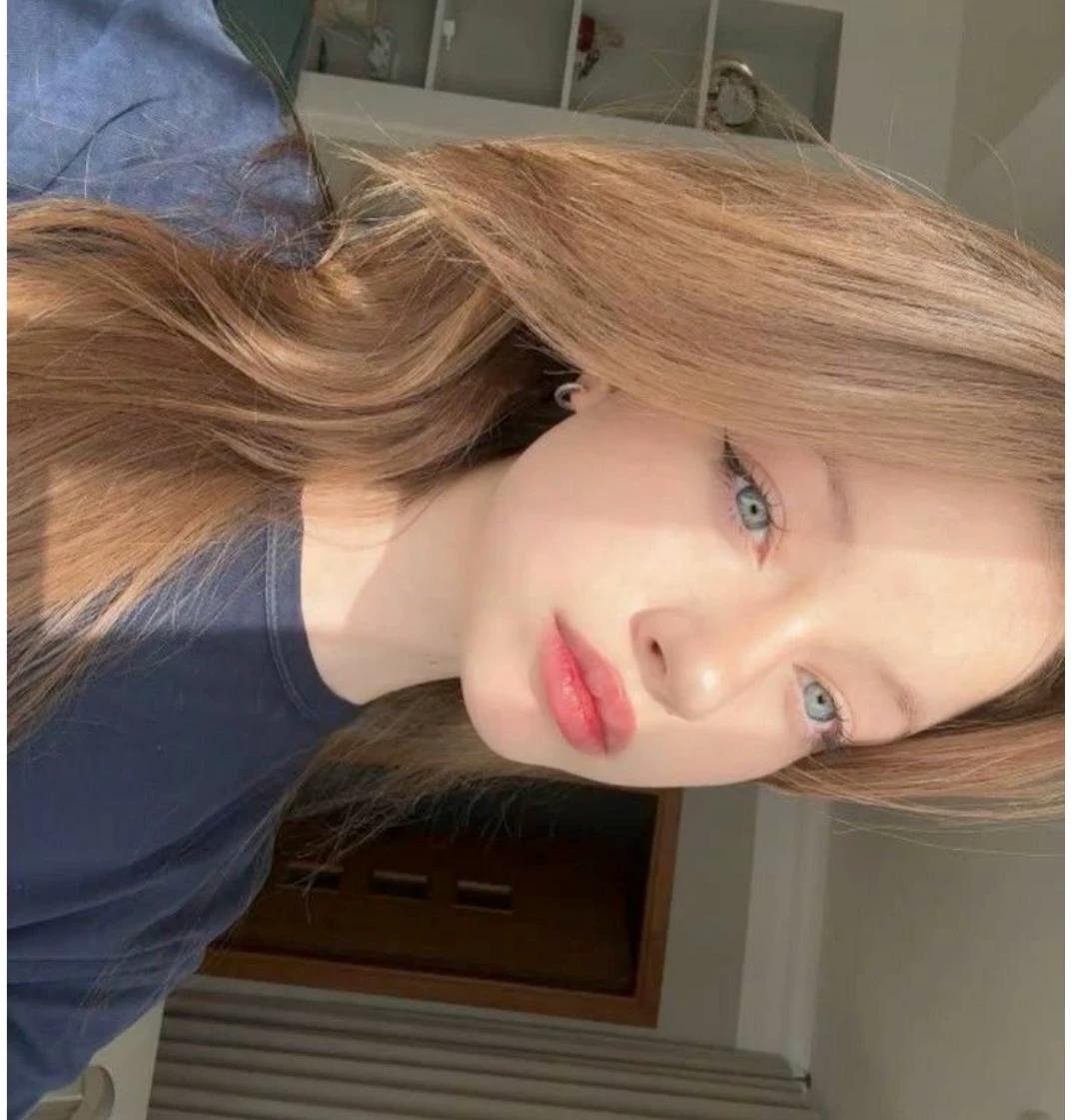 Her thumbnail