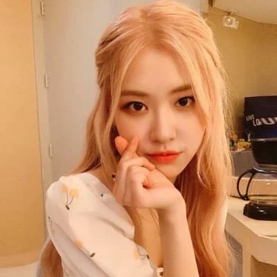 Rosé {-BlackPink-} thumbnail