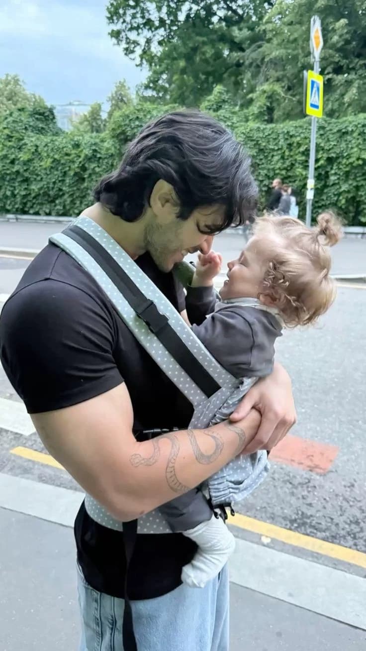 Her husband and son 🌸💗 thumbnail