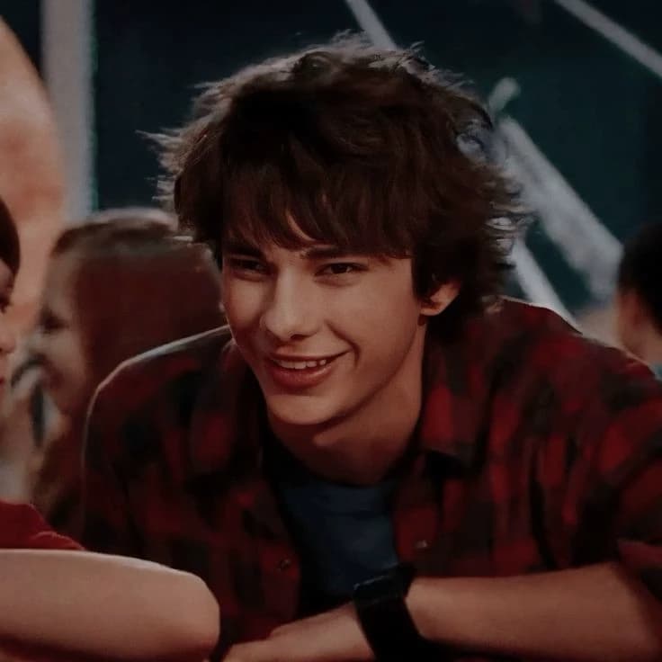 Rodrick Heffley (amor a primera vista♡) thumbnail