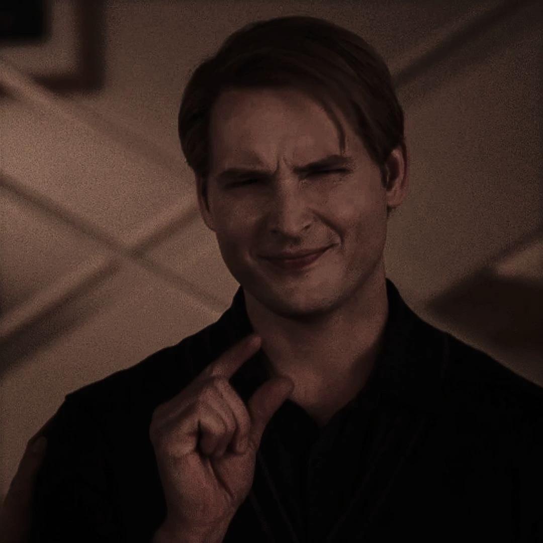 Carlisle Cullen thumbnail